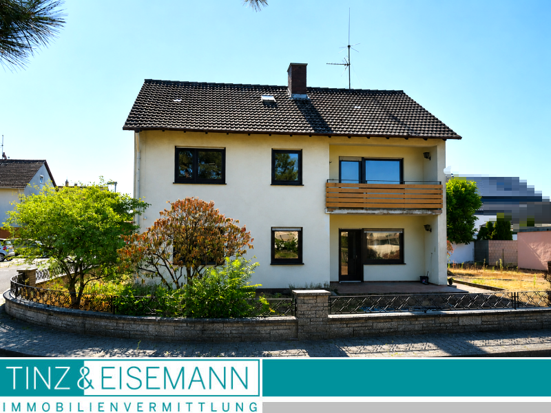 Freistehendes Einfamilienhaus mit Garten und Garage