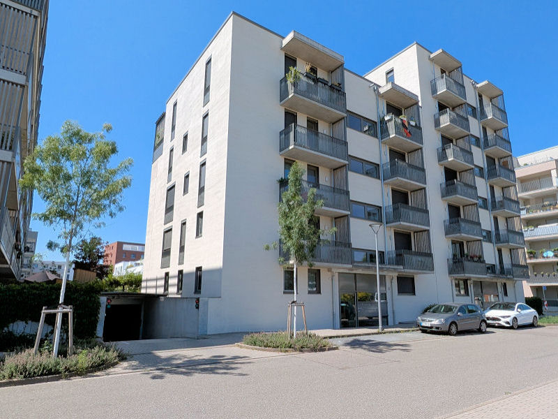 Moderne 3 ZKB Wohnung mit zwei Loggien und Tiefgaragenstellplatz