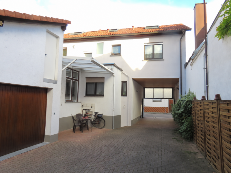 Zweifamilienhaus mit Doppelgarage