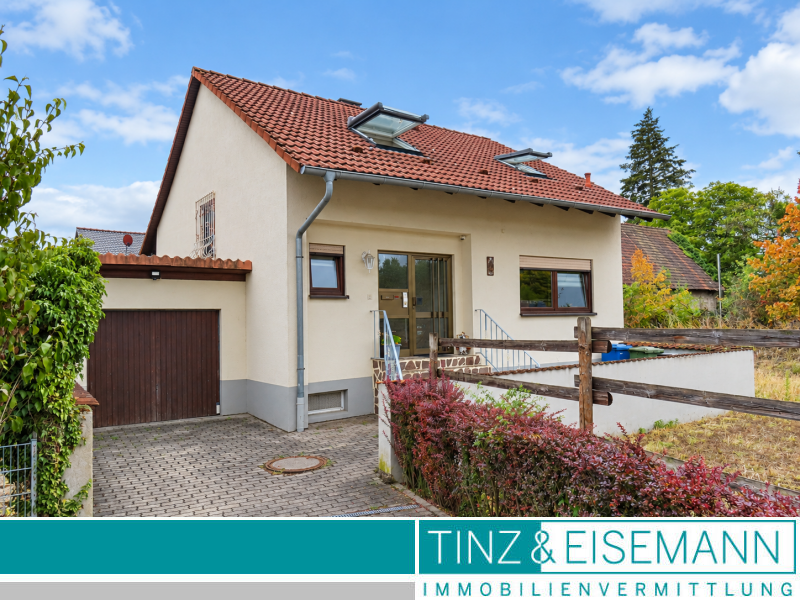 Einfamilienhaus mit Garten und Garage