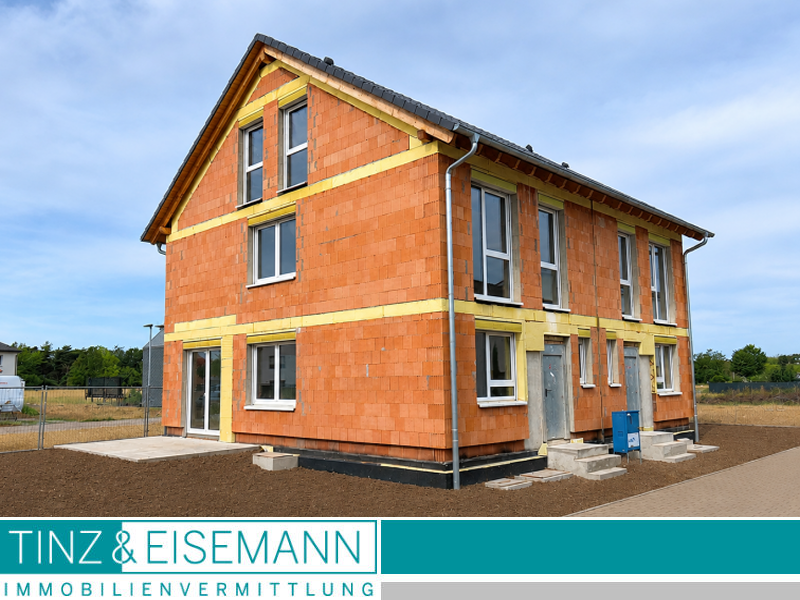 Neubau-Doppelhaushälfte im Rohbau