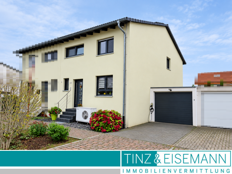 Familienfreundliche Doppelhaushälfte (WEG) mit großzügigem Platzangebot, Terrasse und Garage